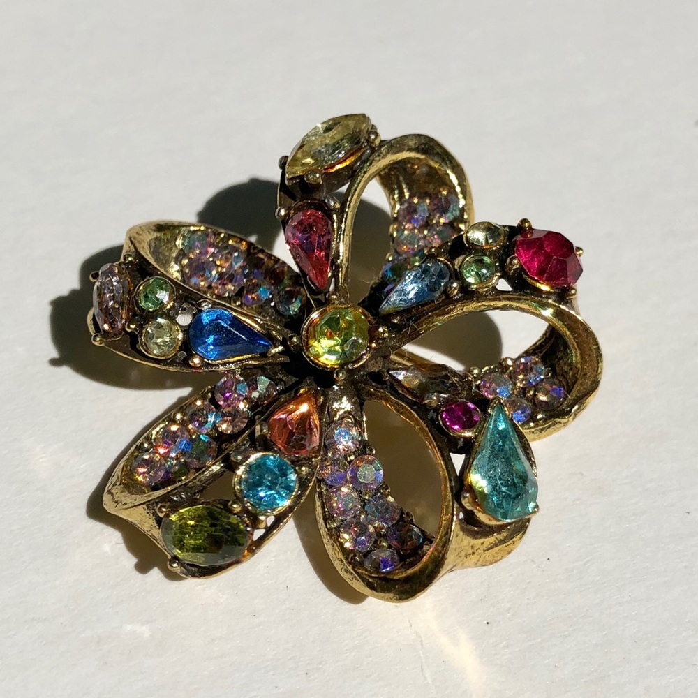 Hollycraft colored rhinestone brooch pin
